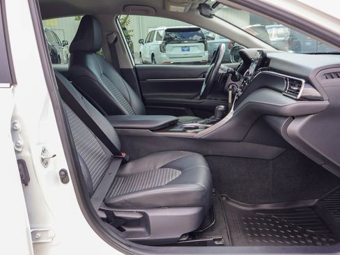 Used 2024 Toyota Camry SE FWD image 9