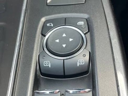Used 2022 Ford F150 Lariat w/ Equipment Group 502A High AWD/4WD image 9