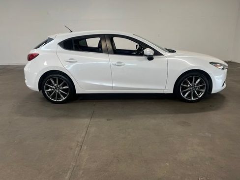 Used 2018 MAZDA MAZDA3 Touring FWD image 3