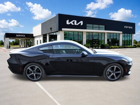 Used 2025 Ford Mustang Premium RWD image 4