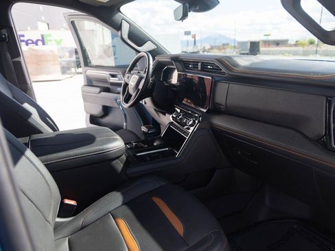Used 2024 GMC Sierra 1500 AT4 w/ Technology Package AWD/4WD image 28