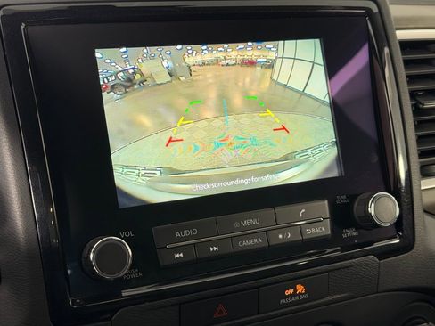 Used 2022 Nissan Frontier SV w/ Technology Package image 18