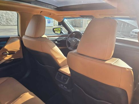 Used 2025 Lexus ES 350 w/ Premium Package image 15
