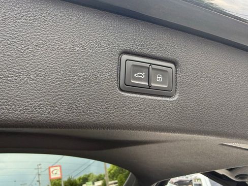 Used 2025 Audi Q7 3.0T Premium Plus AWD/4WD image 35