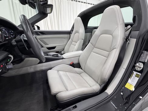 Certified 2022 Porsche 911 Targa 4S image 32