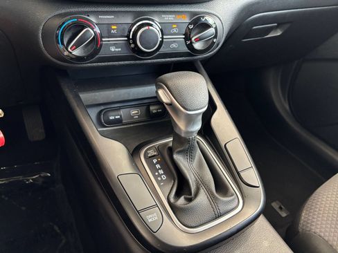 Used 2025 Kia Soul LX w/ LX Technology Package FWD image 39