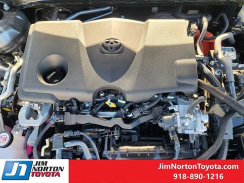 Used 2025 Toyota Camry SE image 33