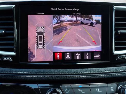 Used 2023 Chrysler Pacifica Touring-L FWD image 18