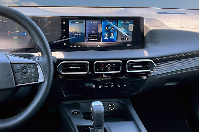 New 2027 Nissan Sentra SV w/ Floor Mat Package FWD image 6