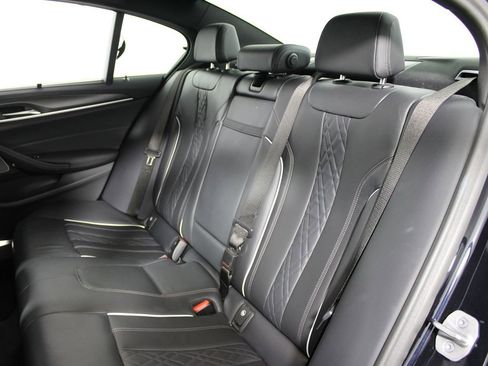 Used 2023 BMW 540i w/ Executive Package image 31