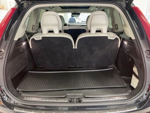 Used 2021 Volvo XC90 T5 Momentum w/ Climate Package image 10