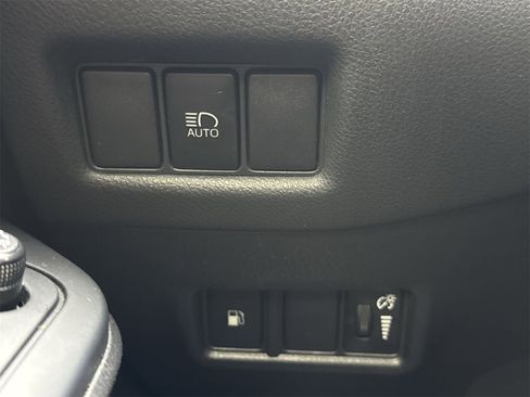 Used 2021 Toyota C-HR LE image 31