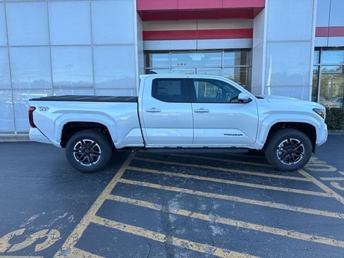 New 2025 Toyota Tacoma TRD Sport image 4