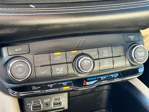 Used 2021 Dodge Durango SXT image 15