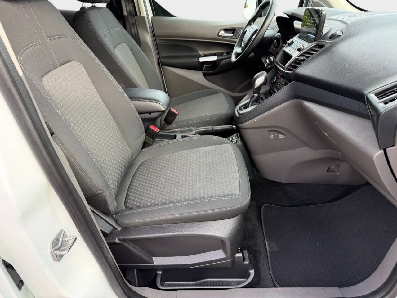 Used 2020 Ford Transit Connect XLT FWD image 11