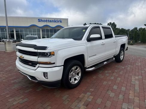 Used 2017 Chevrolet Silverado 1500 LT w/ All Star Edition AWD/4WD image 4