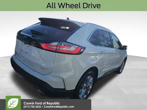 Used 2022 Ford Edge Titanium image 4