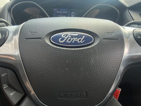Used 2014 Ford Focus SE FWD image 30