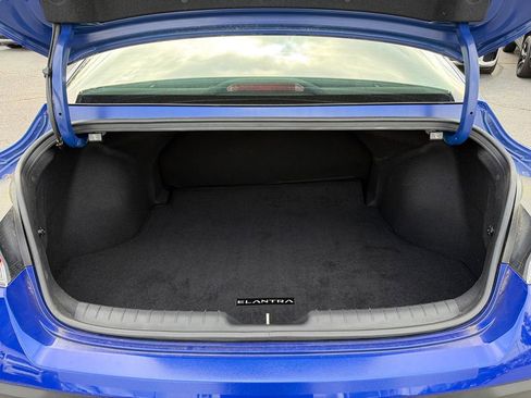 Used 2025 Hyundai Elantra SE w/ Cargo Package FWD image 18