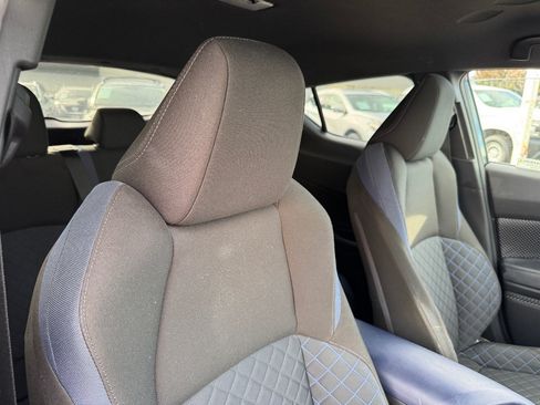 Used 2020 Toyota C-HR XLE FWD image 14