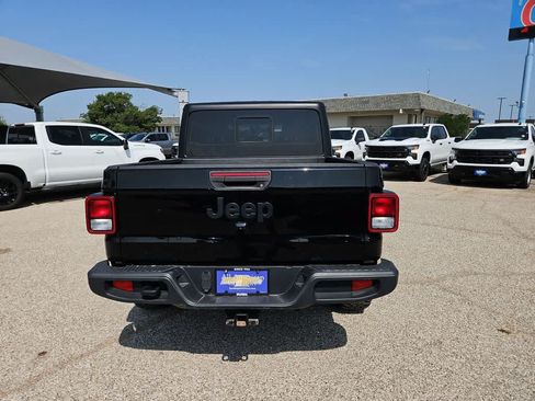 Used 2022 Jeep Gladiator Sport AWD/4WD image 7
