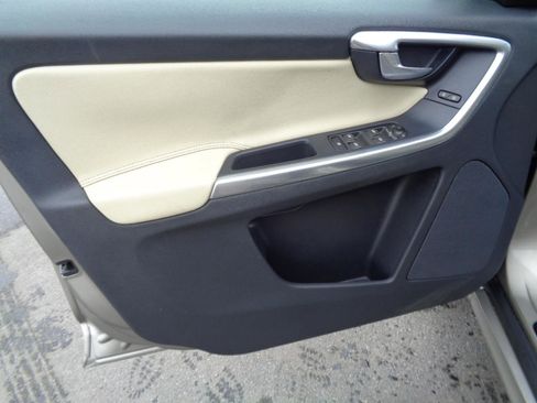 Used 2016 Volvo XC60 T5 Platinum w/ Protection Package image 21