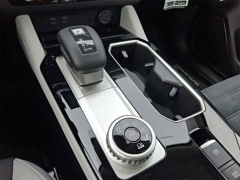 New 2025 Mitsubishi Outlander SE image 7