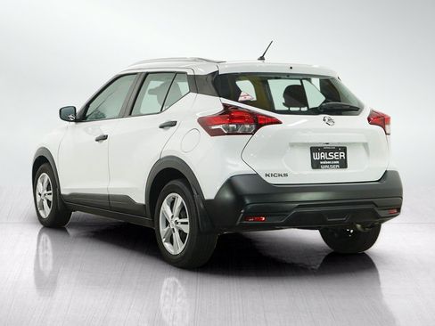Used 2019 Nissan Kicks S FWD image 3