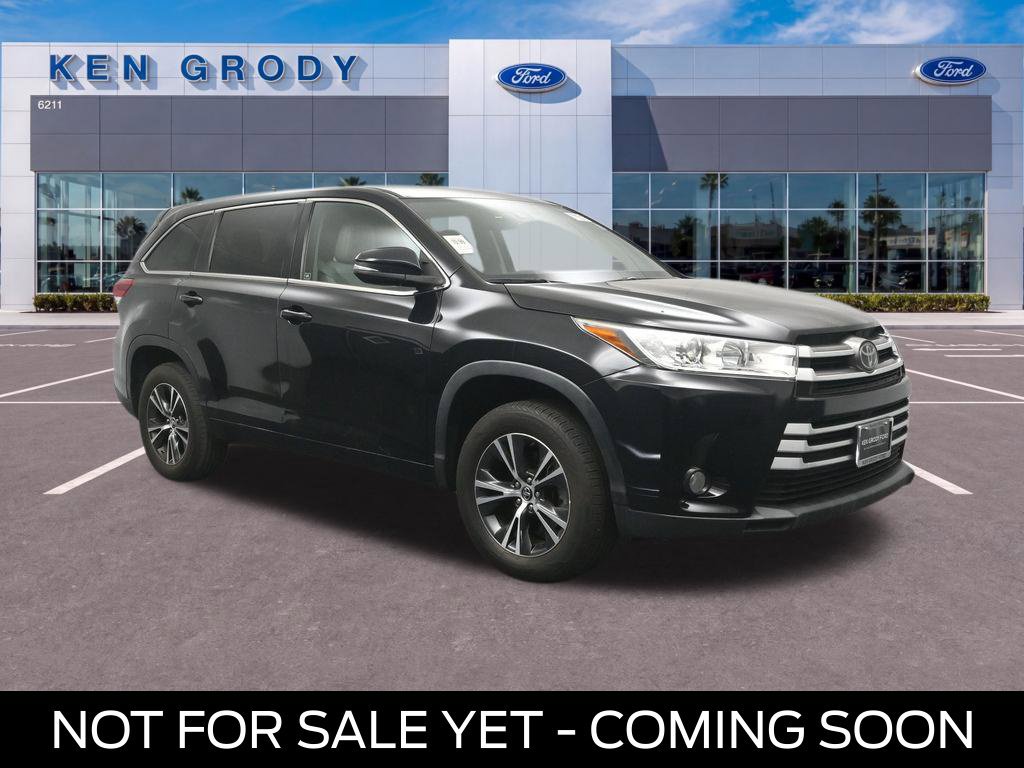 Used 2017 Toyota Highlander Plus w/ Carpet Mat Package FWD 360° Tour