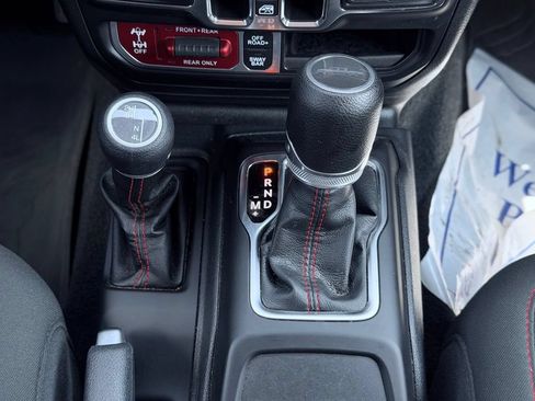 Used 2023 Jeep Gladiator Rubicon w/ Dual Top Group AWD/4WD image 35