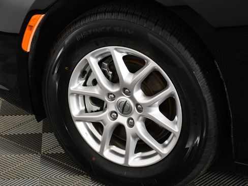 Used 2024 Chrysler Pacifica Touring-L FWD image 51