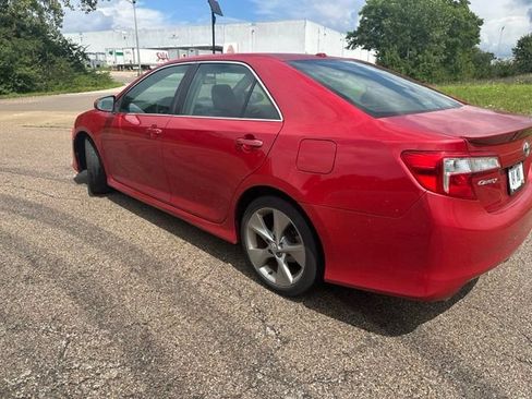 Used 2013 Toyota Camry SE w/ Leather Pkg FWD image 2