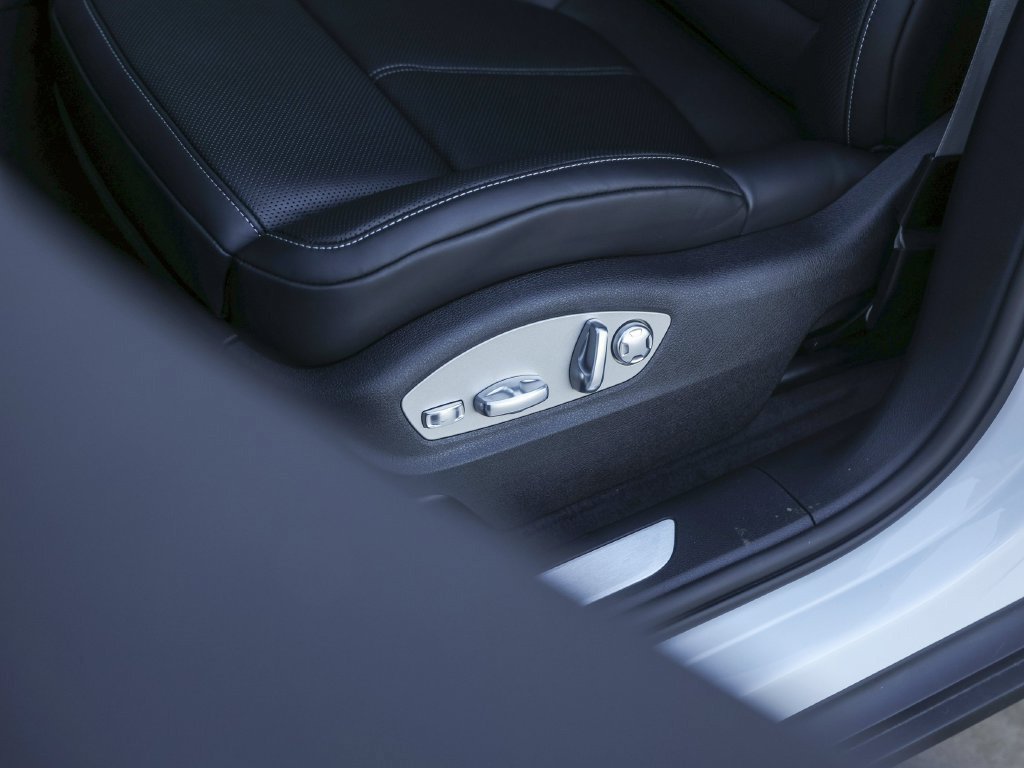 Certified 2026 Porsche Macan S AWD/4WD image 17