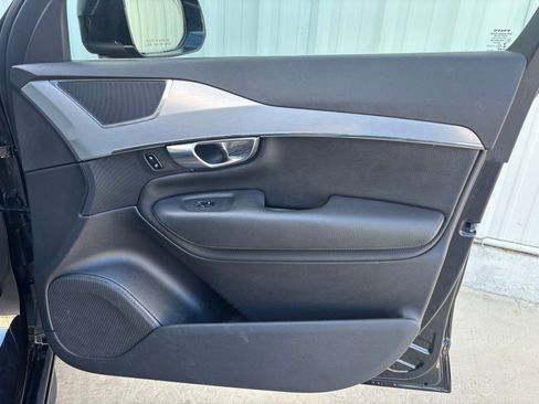 Used 2017 Volvo XC90 T6 Momentum w/ Vision Package image 32