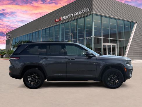 Used 2024 Jeep Grand Cherokee Altitude AWD/4WD image 8