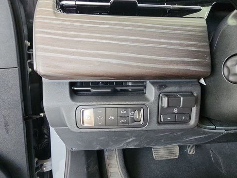 Certified 2025 GMC Sierra EV Denali image 17