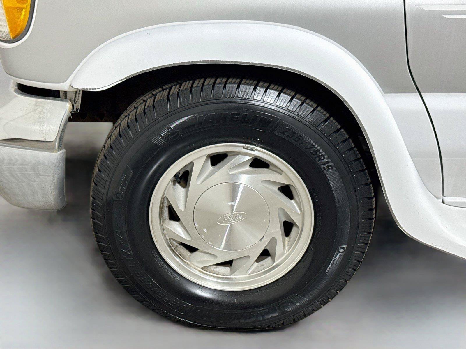 Used 2001 Ford E-150 and Econoline 150 RWD image 26