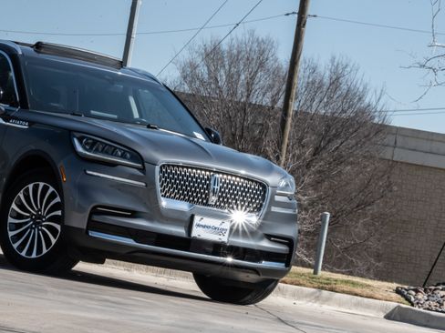 Used 2022 Lincoln Aviator Reserve w/ Elements Package Plus image 5