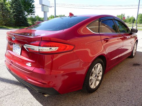 Used 2020 Ford Fusion SE FWD image 12