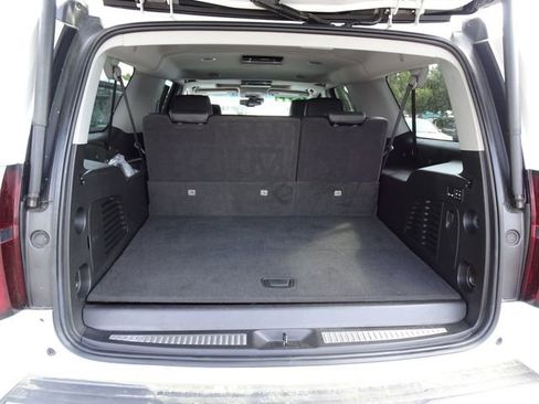 Used 2020 Chevrolet Suburban Premier w/ Premier 6.2L Value Package image 33