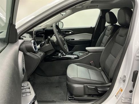 New 2026 Chevrolet Trax LT w/ Sunroof Package FWD image 8