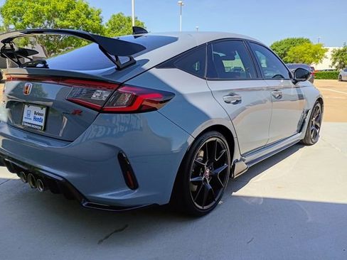 Used 2025 Honda Civic Type R image 5