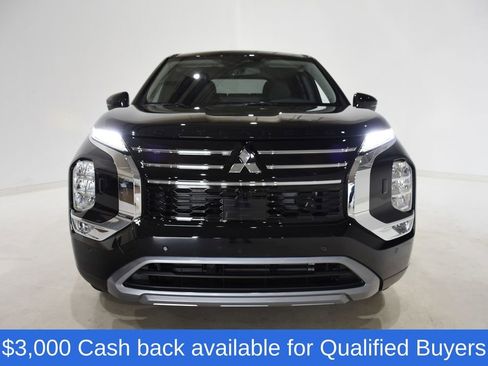 New 2025 Mitsubishi Outlander SE image 2