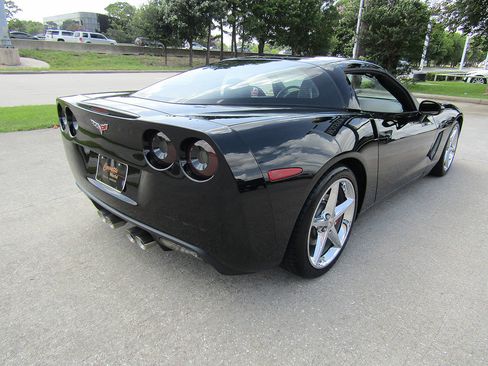 Used 2011 Chevrolet Corvette Coupe w/ Preferred Equipment Group RWD image 5