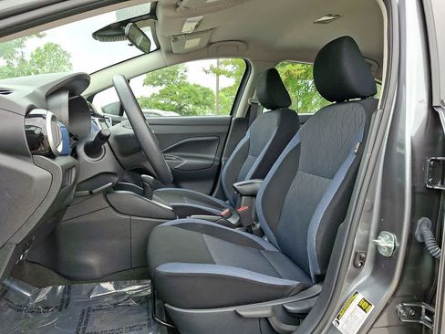 Used 2025 Nissan Versa SV FWD image 13