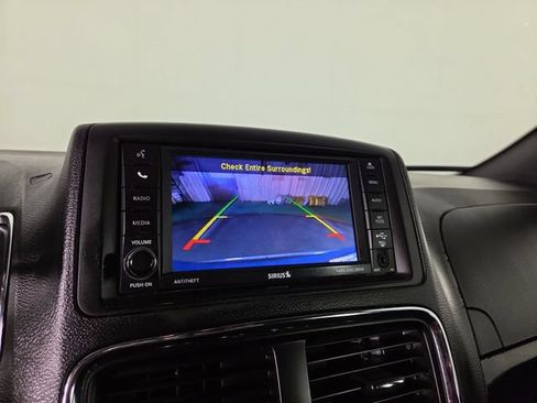 Used 2020 Dodge Grand Caravan SE FWD image 19