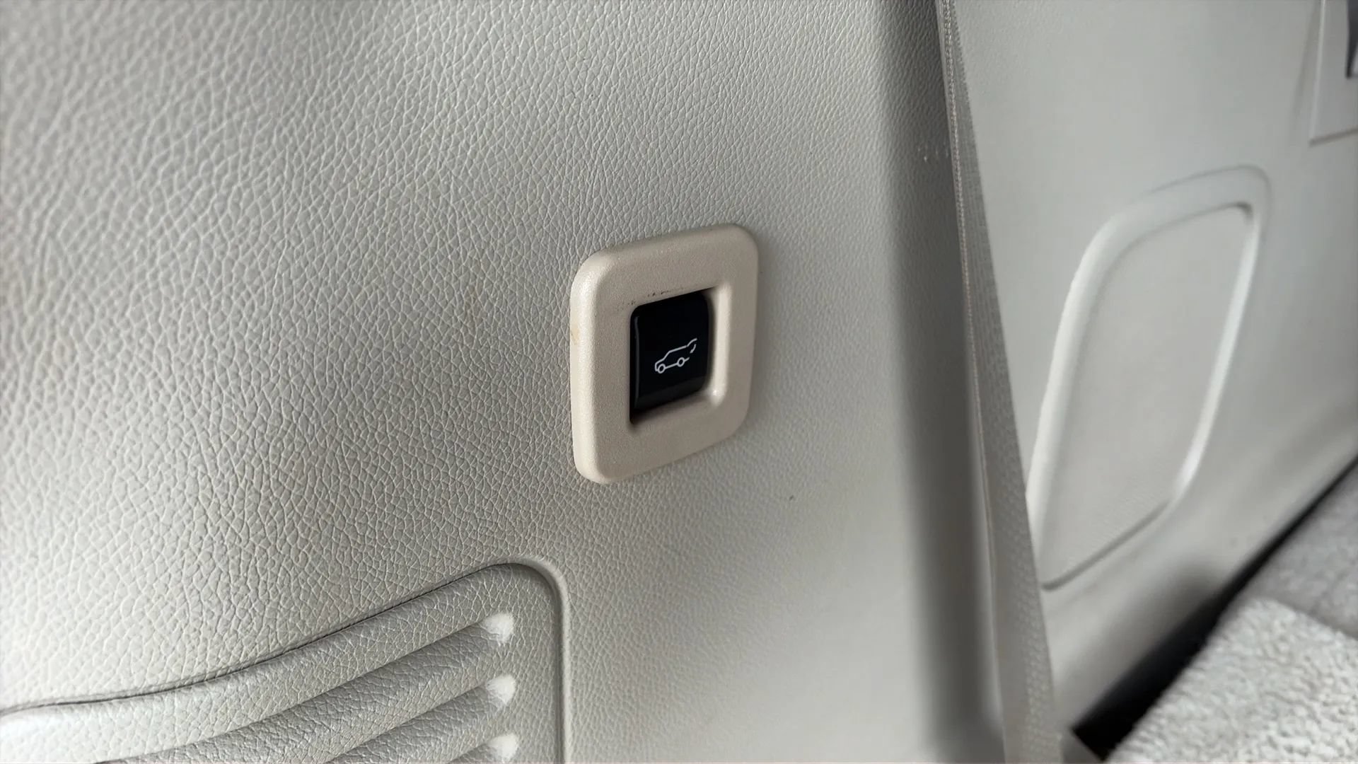 Used 2015 Lincoln Navigator 2WD image 22