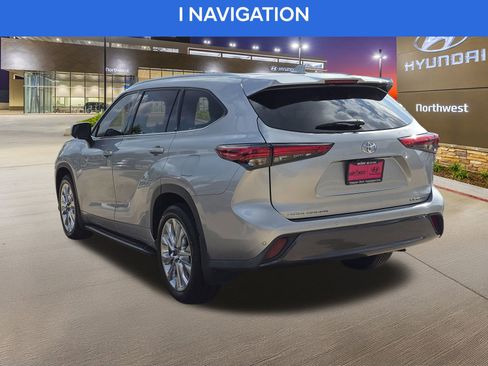 Used 2020 Toyota Highlander Limited image 9