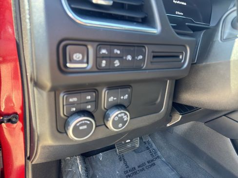 Used 2022 Chevrolet Suburban Z71 AWD/4WD image 24