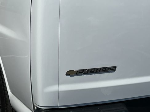 Used 2025 Chevrolet Express 3500 LT w/ LT Preferred Equipment Group RWD image 27